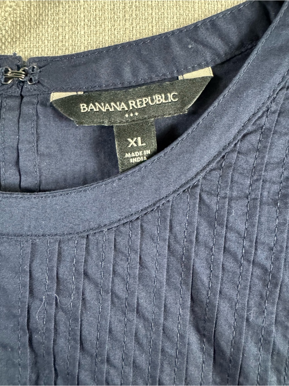 Banana Republic Navy Sleeveless Pintuck & Lace-Trim Blouse - Picture 4 of 6